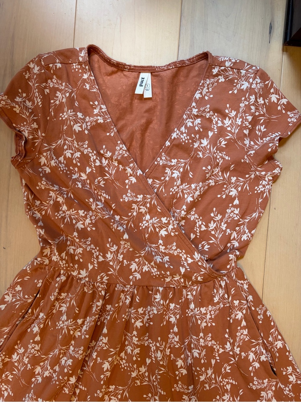 Pact Organic Cotton Fit & Flare Crossover Dress Rust Terracotta Floral Pockets S - Picture 3 of 10